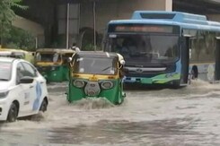 Temperature In Delhi, Drenched By Rain, Drops To 25 Degrees Temperature In Delhi, Drenched By Rain, Drops To 25 Degrees