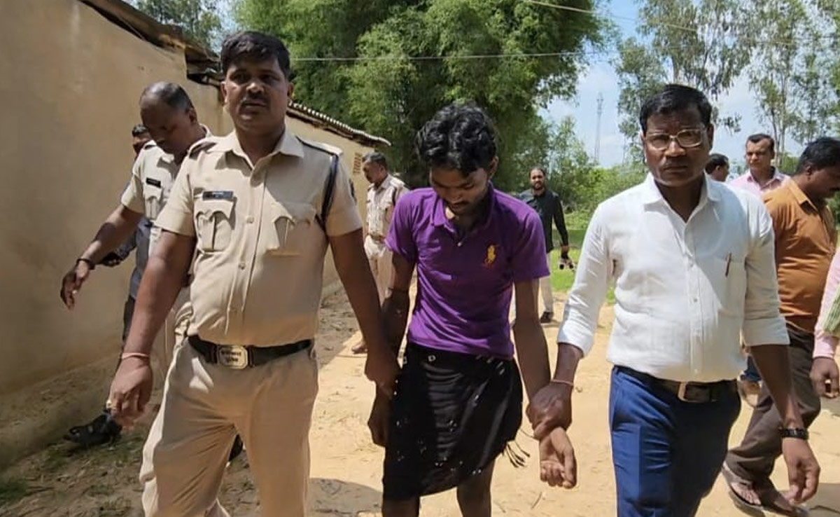 इस वजह से युवक ने पत्नी और बेटे को 12 घंटों तक बनाए रखा बंधक, पुलिस ने काफी मशक्कत के बाद छुड़ाया