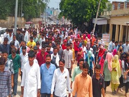 छिंदवाड़ा : तेज बारिश के कारण नगर निगम ने पुराने 3 जर्जर मकानों को किया जमींदोज छिंदवाड़ा : तेज बारिश के कारण नगर निगम ने पुराने 3 जर्जर मकानों को किया जमींदोज