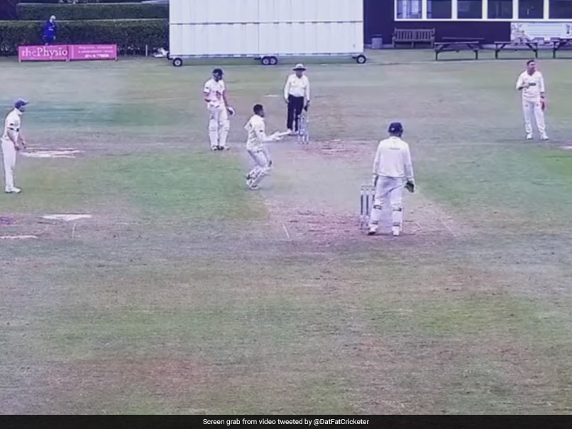 अजब-गजब ! क्रिकेट इतिहास का सबसे फनी रन आउट, साथी खिलाड़ी के अर्धशतक जमाने पर बैटर हुआ आउट, Video