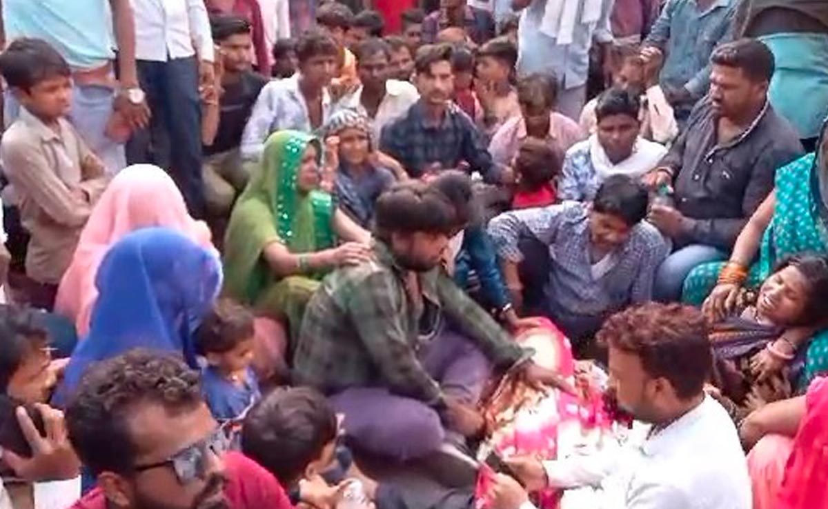 विदिशा : 12वीं की छात्रा ने की आत्महत्या, परिजनों का आरोप- छेड़छाड़ से थी परेशान