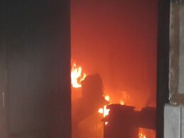 राजस्थान: सारोला सामुदायिक स्वास्थ्य केंद्र में लगी भीषण आग, मची अफरा-तफरी राजस्थान: सारोला सामुदायिक स्वास्थ्य केंद्र में लगी भीषण आग, मची अफरा-तफरी