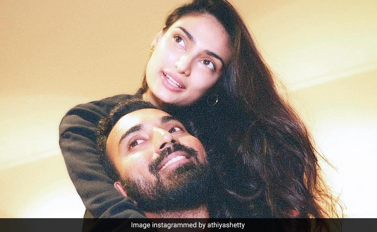 "Be Someone Who Believes In Your Partner Blindly": Suniel Shetty's Fatherly Relationship Advice To Daughter Athiya Shetty