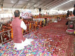 इंदौर: लाडली बहना की दूसरी किस्त जारी, CM शिवराज ने रोड शो में घुटनों के बल बैठ बहनों को किया प्रणाम इंदौर: लाडली बहना की दूसरी किस्त जारी, CM शिवराज ने रोड शो में घुटनों के बल बैठ बहनों को किया प्रणाम