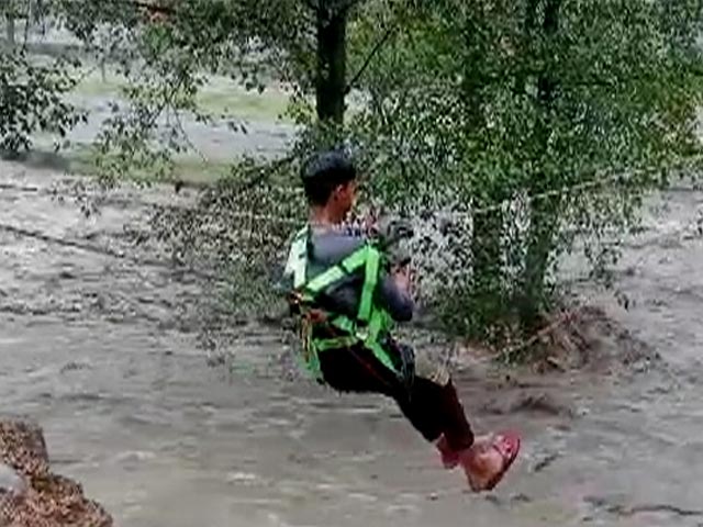 हिमाचल प्रदेश समेत उत्तर भारत के कई इलाकों में भारी बारिश और बाढ़ से हाहाकार