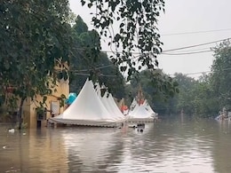यमुना का जलस्तर खतरे के निशान से नीचे आया, भारी वाहनों की एंट्री पर प्रतिबंध हटा यमुना का जलस्तर खतरे के निशान से नीचे आया, भारी वाहनों की एंट्री पर प्रतिबंध हटा