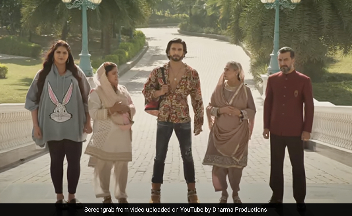 Abhishek's Shout Out To Mom Jaya Bachchan's <i>Rocky Aur Rani Kii Prem Kahaani</i> Trailer