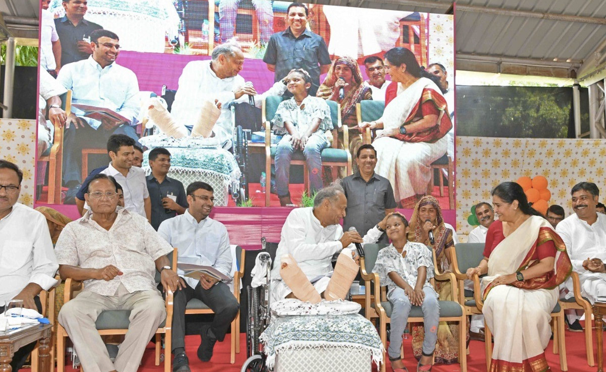 चुनावी वर्ष में सीएम गहलोत का 'मास्टर स्ट्रोक' अपने गृह जिले के 66,298 लाभार्थियों खाते में हस्तांतरित किए 8.19 करोड़ ,पीएम मोदी से की यह अपील