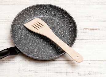 Non-Stick Pans: Are They Worth It For Daily Cooking? 5 Pros And Cons To Consider Non-Stick Pans: Are They Worth It For Daily Cooking? 5 Pros And Cons To Consider