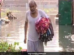 Flood Alert Issued In Noida, 200 People Evacuated From Hindon Banks Flood Alert Issued In Noida, 200 People Evacuated From Hindon Banks