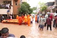 Inflatable Boats, Ladders Used To Evacuate Residents In This Flooded Punjab City Inflatable Boats, Ladders Used To Evacuate Residents In This Flooded Punjab City