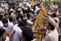 जोधपुर रेपकांड के खिलाफ जयपुर से दिल्ली तक प्रदर्शन, ABVP के छात्र और पुलिस में टकराव जोधपुर रेपकांड के खिलाफ जयपुर से दिल्ली तक प्रदर्शन, ABVP के छात्र और पुलिस में टकराव