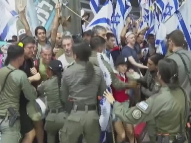 Israeli Protesters Clash With Police