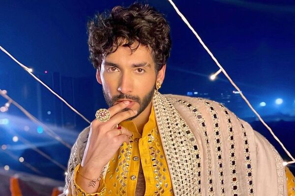 Bid Farewell to Acne with Siddharth Batra's Tips