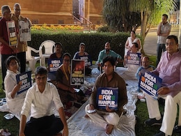 संसद के अंदर भी और बाहर भी हंगामा, AAP के संजय सिंह के लिए रात भर धरने पर विपक्षी सांसद संसद के अंदर भी और बाहर भी हंगामा, AAP के संजय सिंह के लिए रात भर धरने पर विपक्षी सांसद