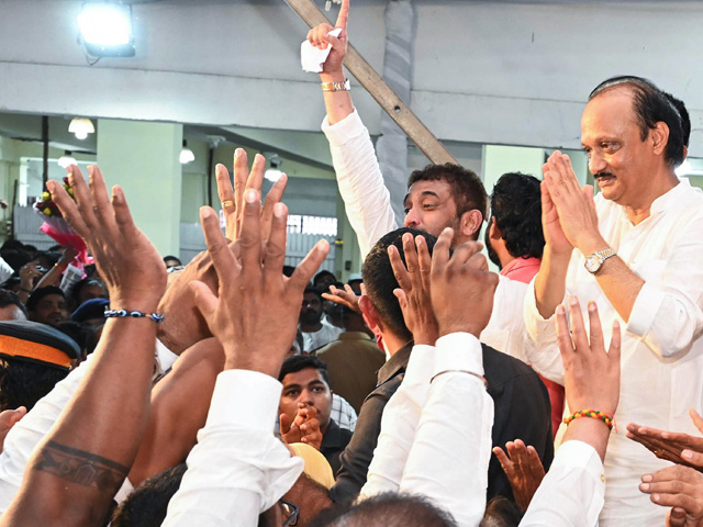 Ajit Pawar Makes Dash For NCP Symbol, Sharad Pawar Pushback Moves To Delhi Ajit Pawar Makes Dash For NCP Symbol, Sharad Pawar Pushback Moves To Delhi