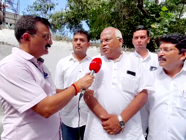 "बड़े लोगों के विवाद में बोलना उचित नहीं..." : NCP में टूट पर पार्टी कार्यकर्ता