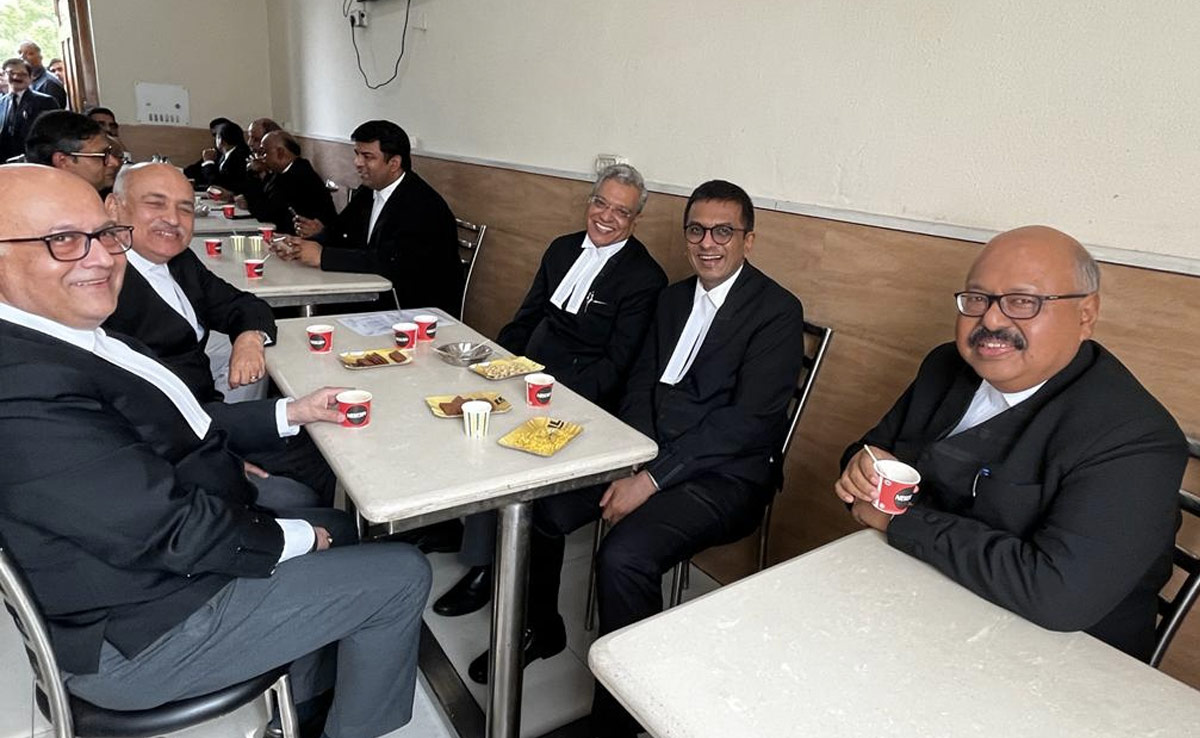 Chief Justice Bonds With Judges Over Coffee In Supreme Court Cafeteria