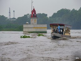 Amid Heavy Rain, Yamuna Crosses Warning Mark In Delhi Amid Heavy Rain, Yamuna Crosses Warning Mark In Delhi