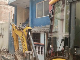 CM शिवराज का बड़ा एक्शन, इंदौर में 'गुंडे-बदमाशों' के मकानों पर चलाया गया बुलडोजर CM शिवराज का बड़ा एक्शन, इंदौर में 'गुंडे-बदमाशों' के मकानों पर चलाया गया बुलडोजर