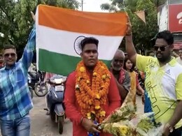 कॉमनवेल्थ गेम्स मे राजनांदगांव के जगदीश विश्वकर्मा ने जीता पदक, लोगों ने किया भव्य स्वागत कॉमनवेल्थ गेम्स मे राजनांदगांव के जगदीश विश्वकर्मा ने जीता पदक, लोगों ने किया भव्य स्वागत