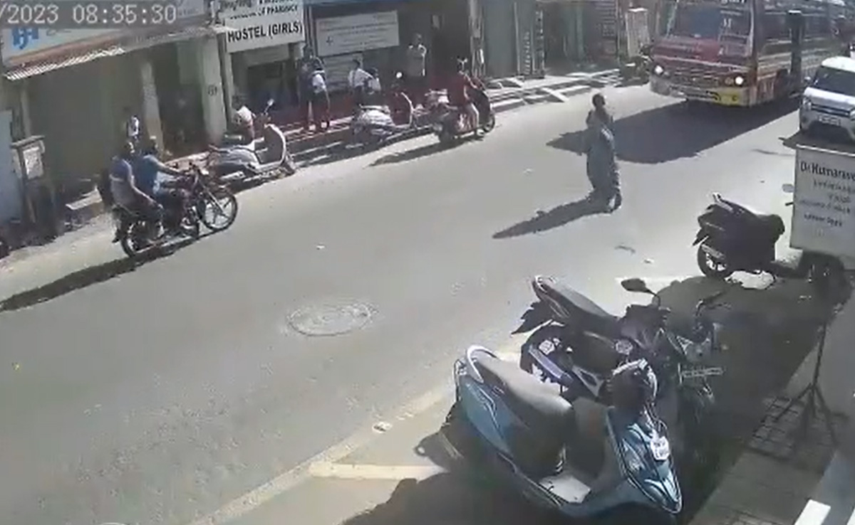 Woman Jumps In Front Of Moving Bus Hoping Compensation Would Help Children