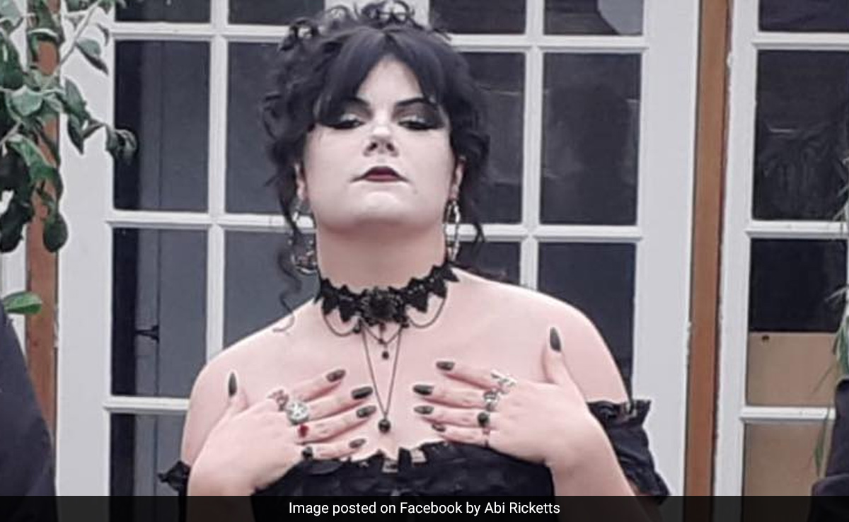 British Teenager Shocks Teachers By Arriving At Prom In Vampire Coffin