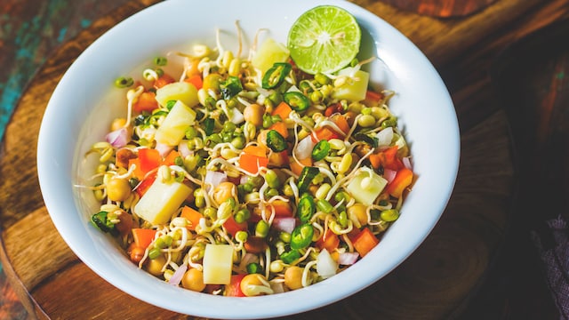 Sprouts bhel is a healthy twist to the traditional bhel puri and is rich in nutrients and healthy foods