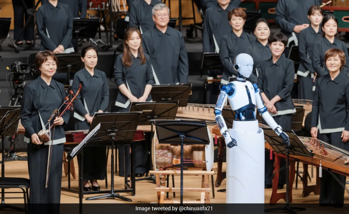 Robot Takes The Conductor's Podium In South Korea To Lead A Performance