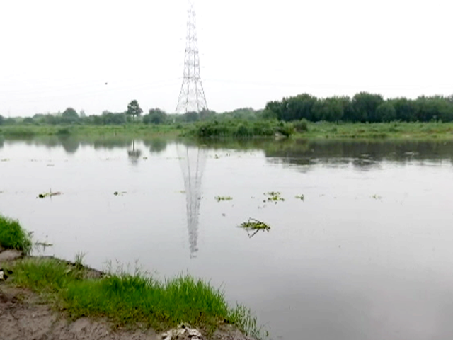 भारी बारिश के बाद बढ़ा दिल्ली की यमुना नदी का जलस्तर