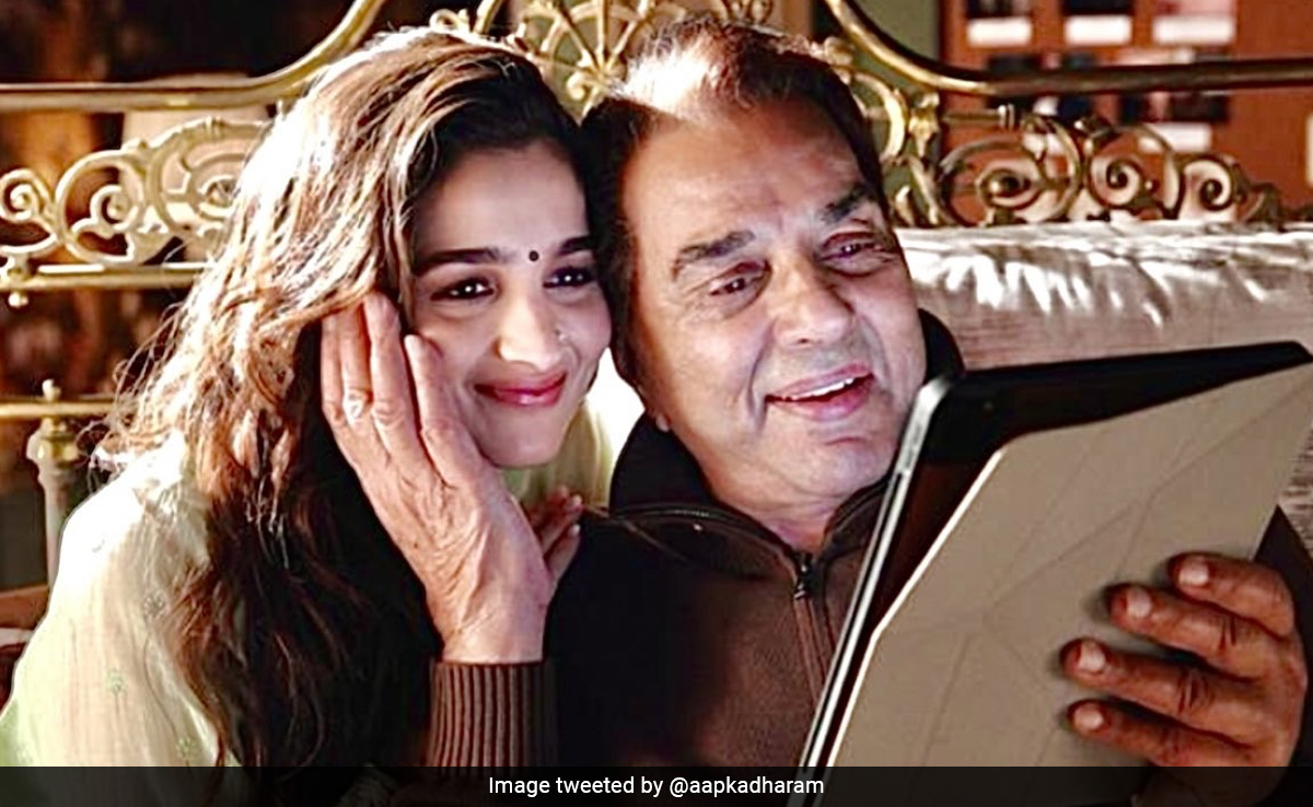 Dharmendra Drops Throwback Picture With Alia Bhatt From <i>Rocky Aur Rani</i> Set: <i>"Karan Jab Bhi Aayega...</i>"