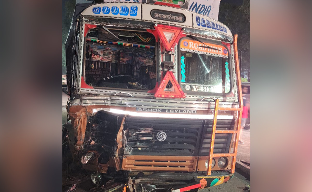 दिल्ली के अलीपुर GT रोड पर हुए सड़क हादसे में 4 लोगों की मौत, 15 घायल