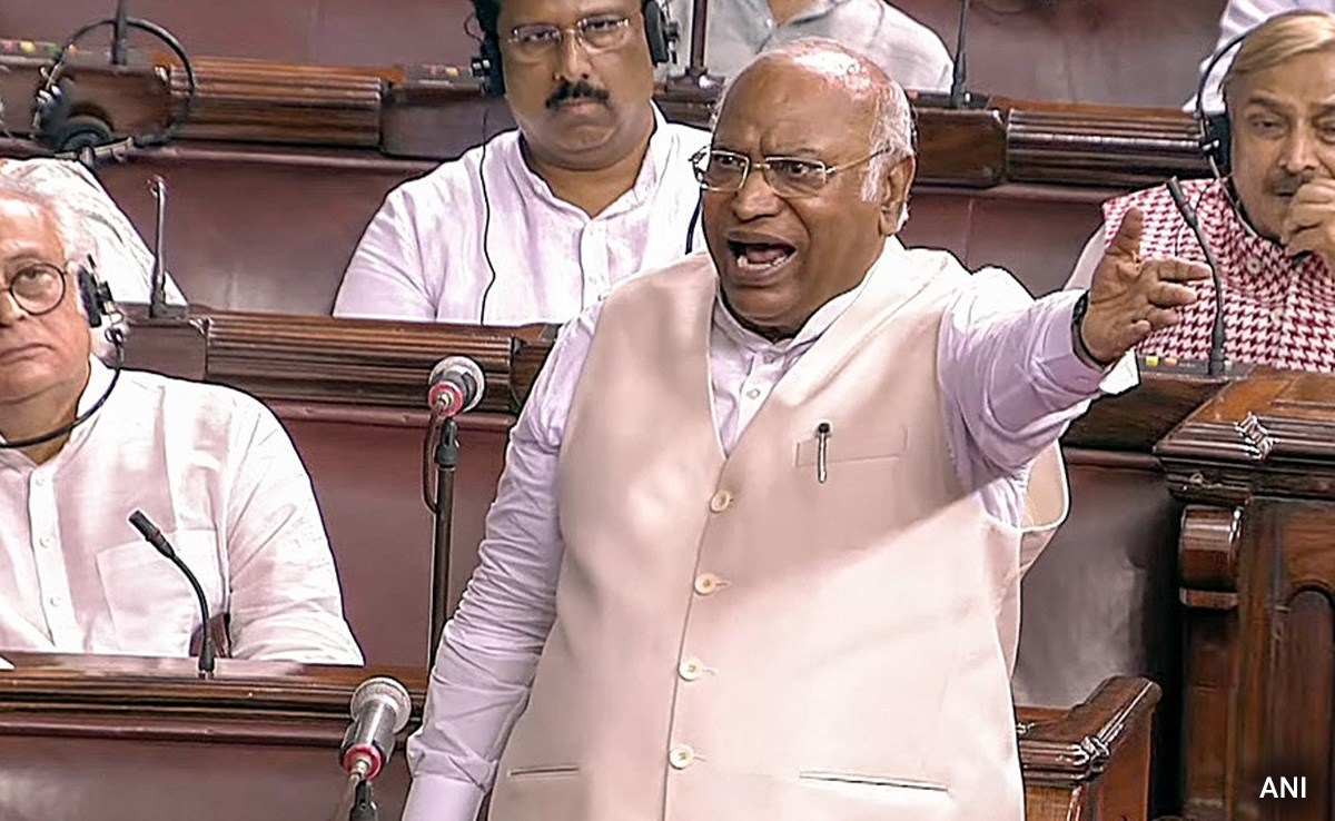 Congress Chief M Kharge Hits Back At PM Modi Over "Quit India" Jab