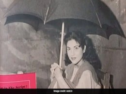 कुर्सी पर छतरी के साथ पोज देती यह लड़की 70 साल पहले थी मशहूर एक्ट्रेस, इमरान हाशमी की हैं दादी, देखें पांच तस्वीरें कुर्सी पर छतरी के साथ पोज देती यह लड़की 70 साल पहले थी मशहूर एक्ट्रेस, इमरान हाशमी की हैं दादी, देखें पांच तस्वीरें