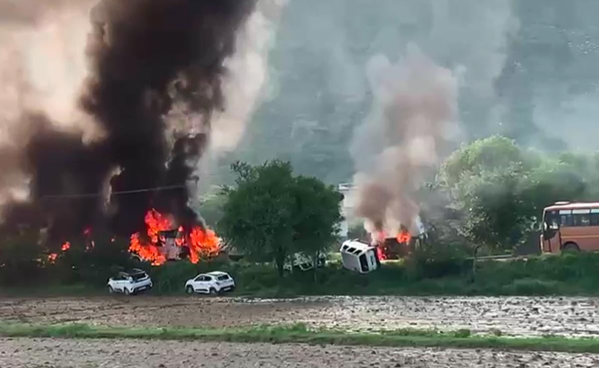 नूंह हिंसा: हरियाणा पुलिस ने मृतक होमगार्डों के परिवारों के लिए 57-57 लाख रुपये मुआवजे का किया ऐलान नूंह हिंसा: हरियाणा पुलिस ने मृतक होमगार्डों के परिवारों के लिए 57-57 लाख रुपये मुआवजे का किया ऐलान