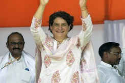 प्रियंका गांधी ने मध्य प्रदेश के ग्वालियर में केंद्र और प्रदेश सरकार को घेरा, गारंटी भी दी प्रियंका गांधी ने मध्य प्रदेश के ग्वालियर में केंद्र और प्रदेश सरकार को घेरा, गारंटी भी दी