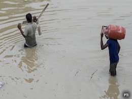 Heavy Rain In Delhi Again Amid Race To Open Jammed Flood Gates: 10 Points Heavy Rain In Delhi Again Amid Race To Open Jammed Flood Gates: 10 Points