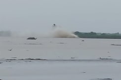 Viral Video: Underwater Gas Pipeline Bursts, Yamuna Water Gushes Up In UP Town Viral Video: Underwater Gas Pipeline Bursts, Yamuna Water Gushes Up In UP Town