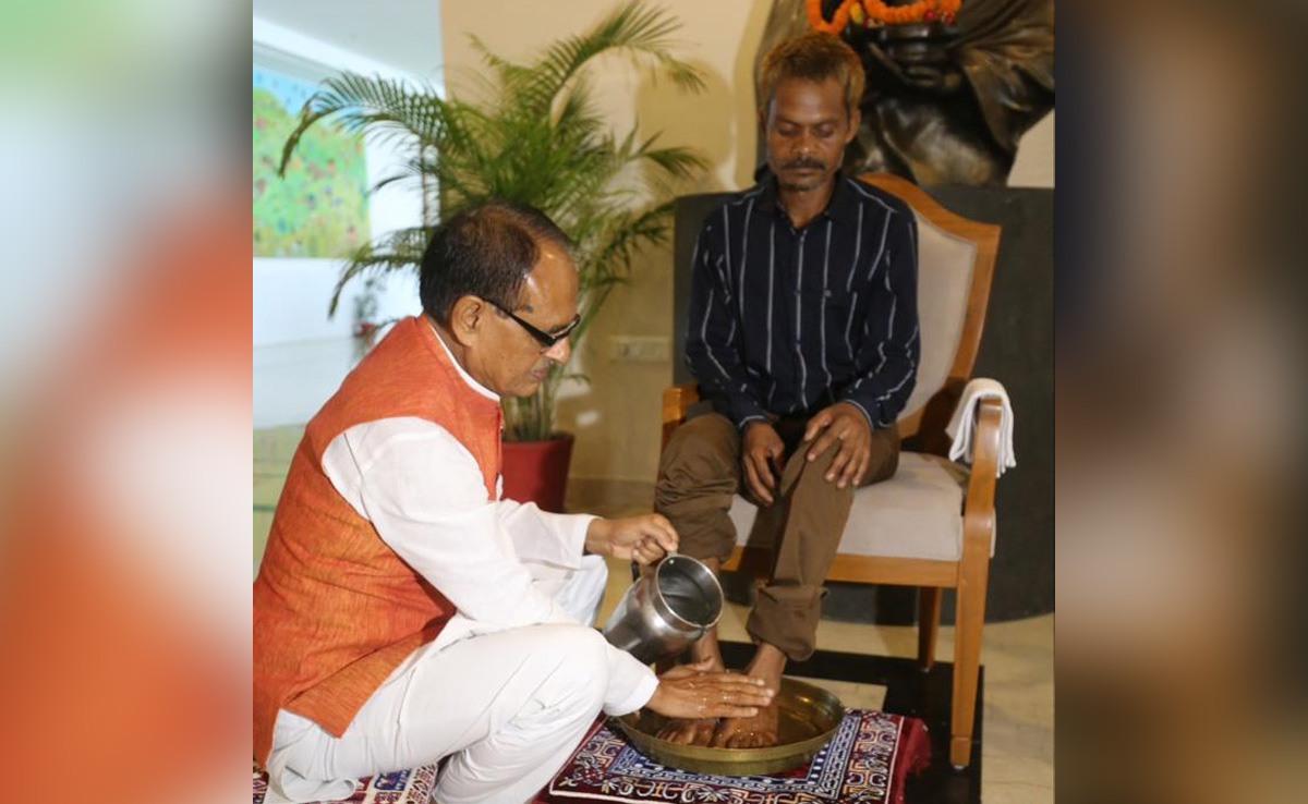 "I Apologise": Shivraj Chouhan Washes Feet Of Man Who Was Urinated On