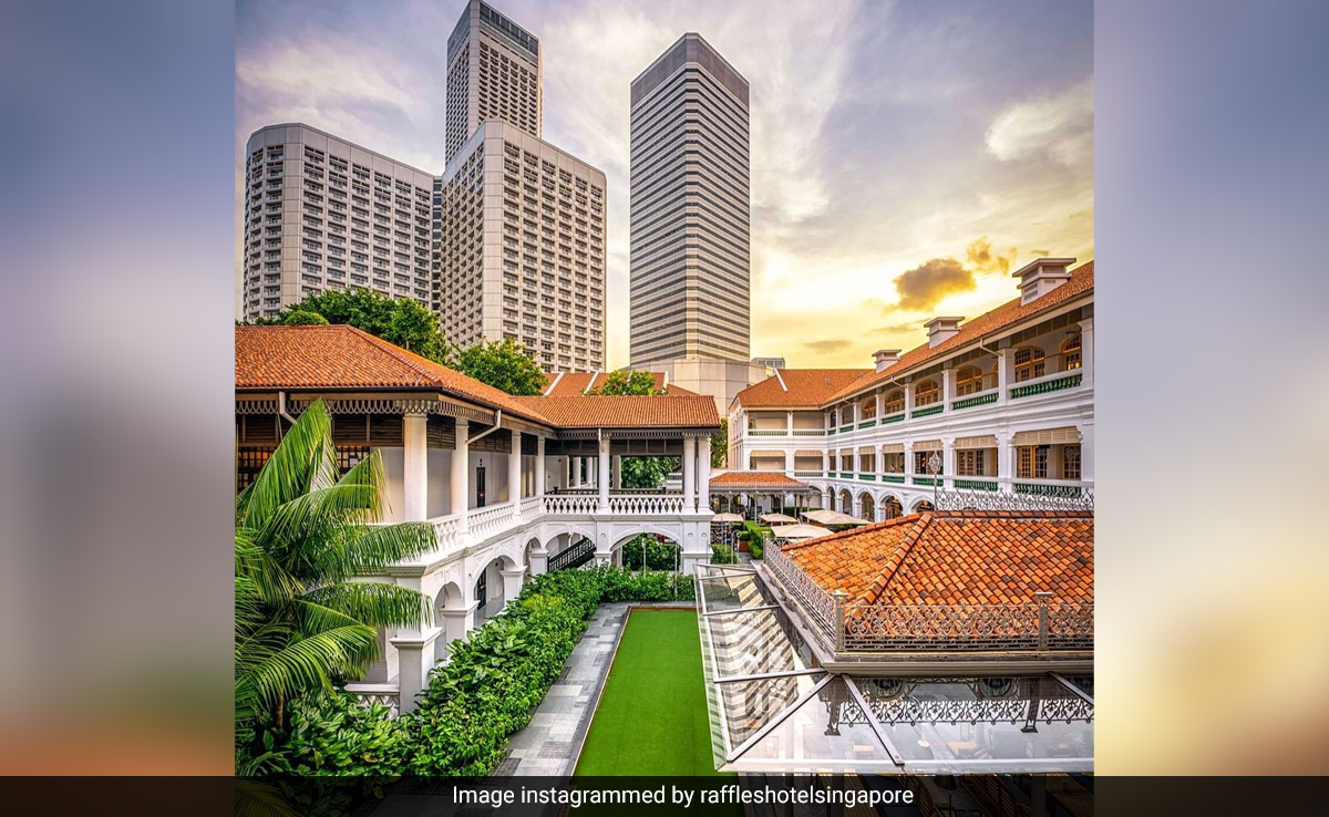 This Hotel In Singapore Makes $30,000 A Day By Serving A Famous Drink