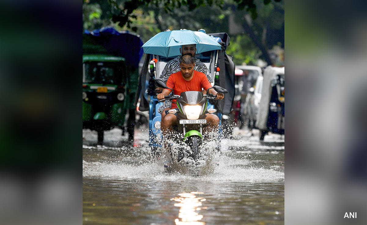 Amit Shah Speaks To Punjab, Himachal Chief Minsters Over Rain Fury