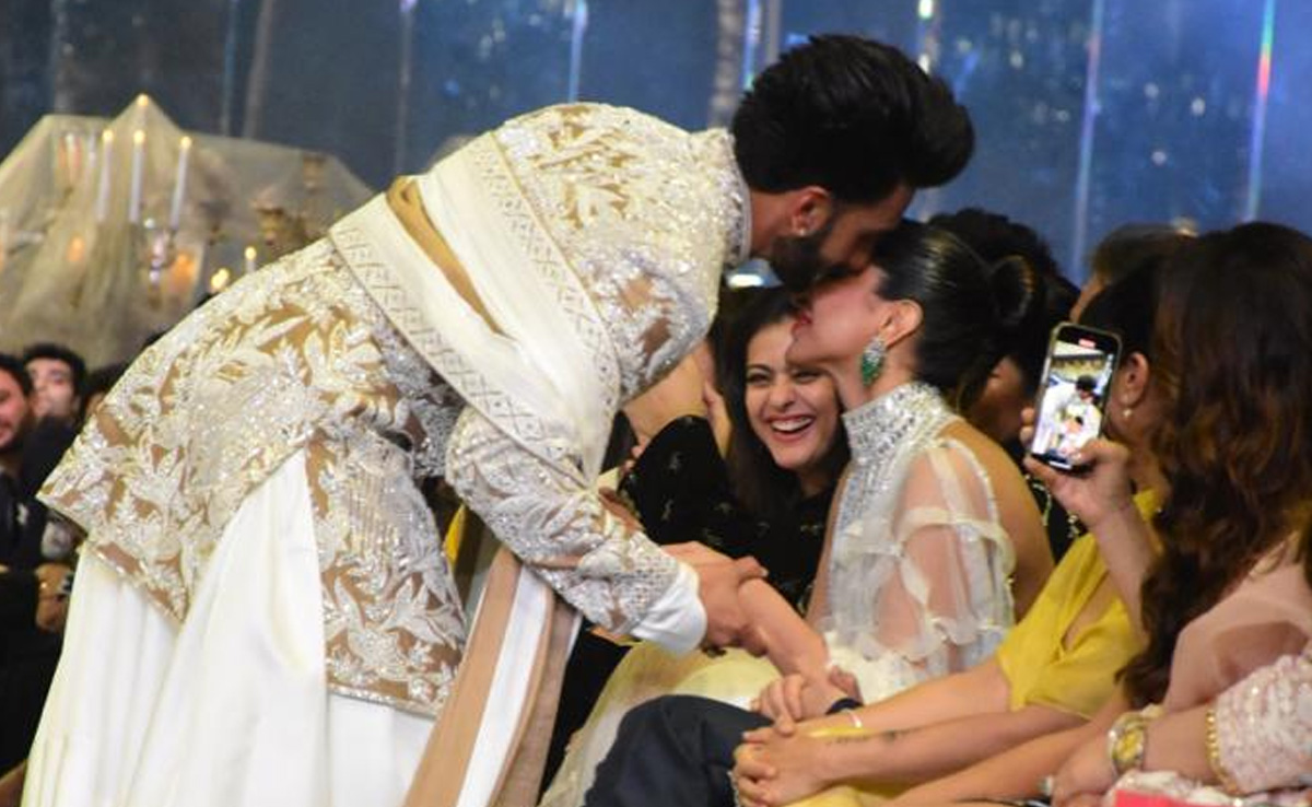 Ranveer Singh Kissed Deepika Padukone At A Fashion Show. One Word - Adorable