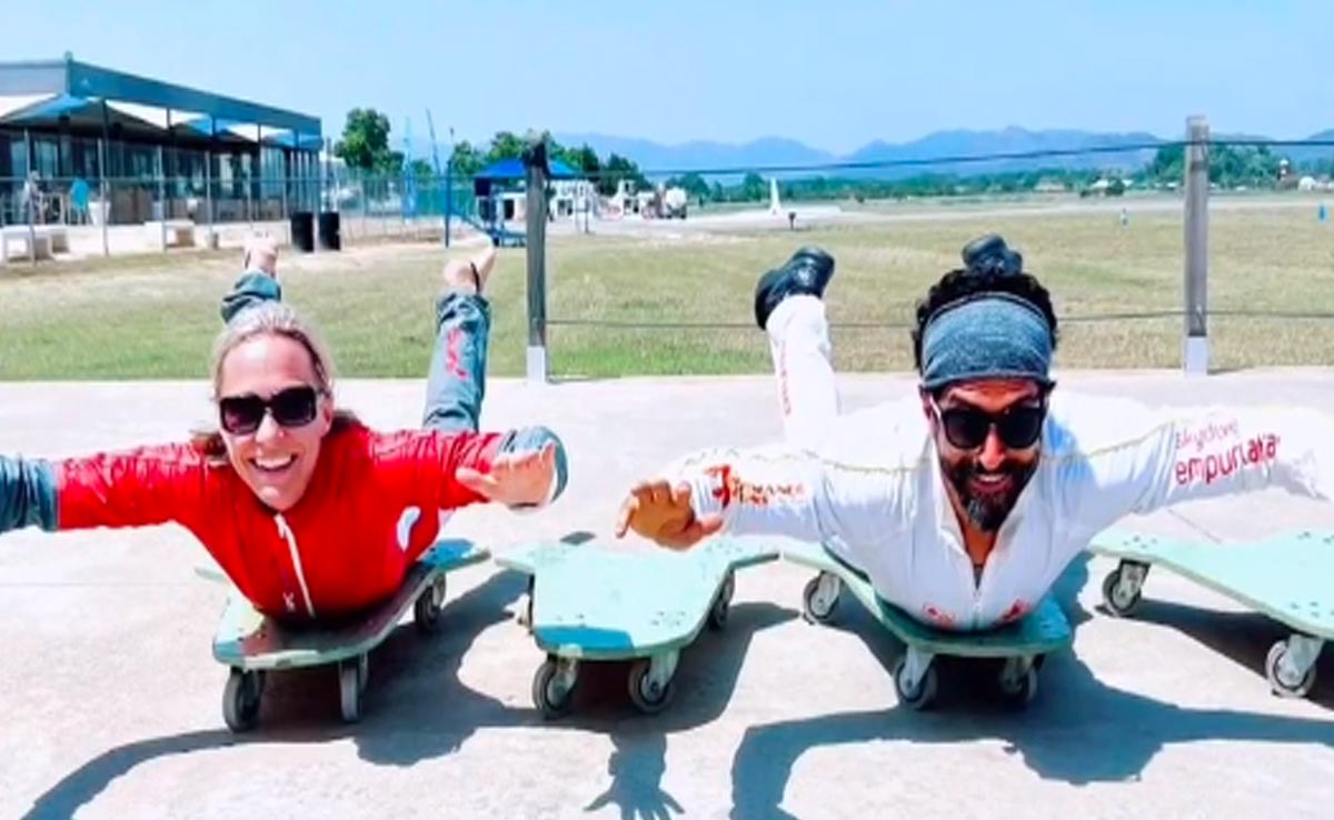 Looks Like Farhan Akhtar Was The Only "Bwoy" At This <I>Zindagi Na Milegi Dobara</I> Reunion. See LOL Post