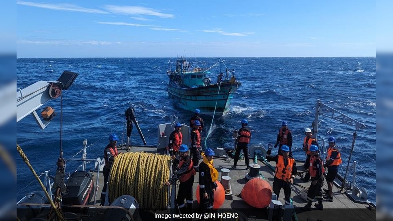 बंगाल की खाड़ी में रोहिंग्या शरणार्थियों को ले जा रही नावों के डूबने से 500 से ज़्यादा लोगों की मौत की आशंका