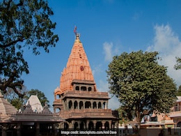 महाकाल मंदिर में 'वीआईपी' प्रवेश को लेकर मध्य प्रदेश हाई कोर्ट ने सुनाया फैसला, जानें क्या कहा महाकाल मंदिर में 'वीआईपी' प्रवेश को लेकर मध्य प्रदेश हाई कोर्ट ने सुनाया फैसला, जानें क्या कहा