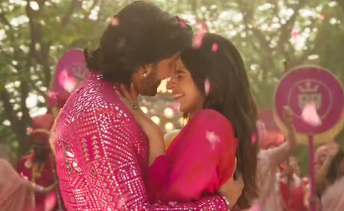<i>Rocky Aur Rani Kii Prem Kahaani</i> Song <i>Ve Kamleya</i>:  Alia Bhatt And Ranveer Singh's <i>Prem</i> Know No Bounds