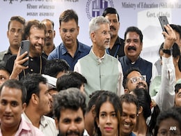 Video: Foreign Minister's <i>Jawani</i> Quip Gets Loud Guffaw From Young Audience Video: Foreign Minister's <i>Jawani</i> Quip Gets Loud Guffaw From Young Audience