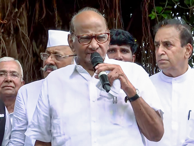 सतारा में BJP पर बरसे शरद पवार, कहा - "जातिवाद की राजनीति यहां नहीं चलेगी"