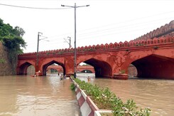 Red Fort Surrounded By Water, Key Roads Submerged As Yamuna Floods Delhi Red Fort Surrounded By Water, Key Roads Submerged As Yamuna Floods Delhi