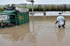 Flooding In Delhi As Yamuna Swells, Several Schools Shut, Cars Submerged Flooding In Delhi As Yamuna Swells, Several Schools Shut, Cars Submerged